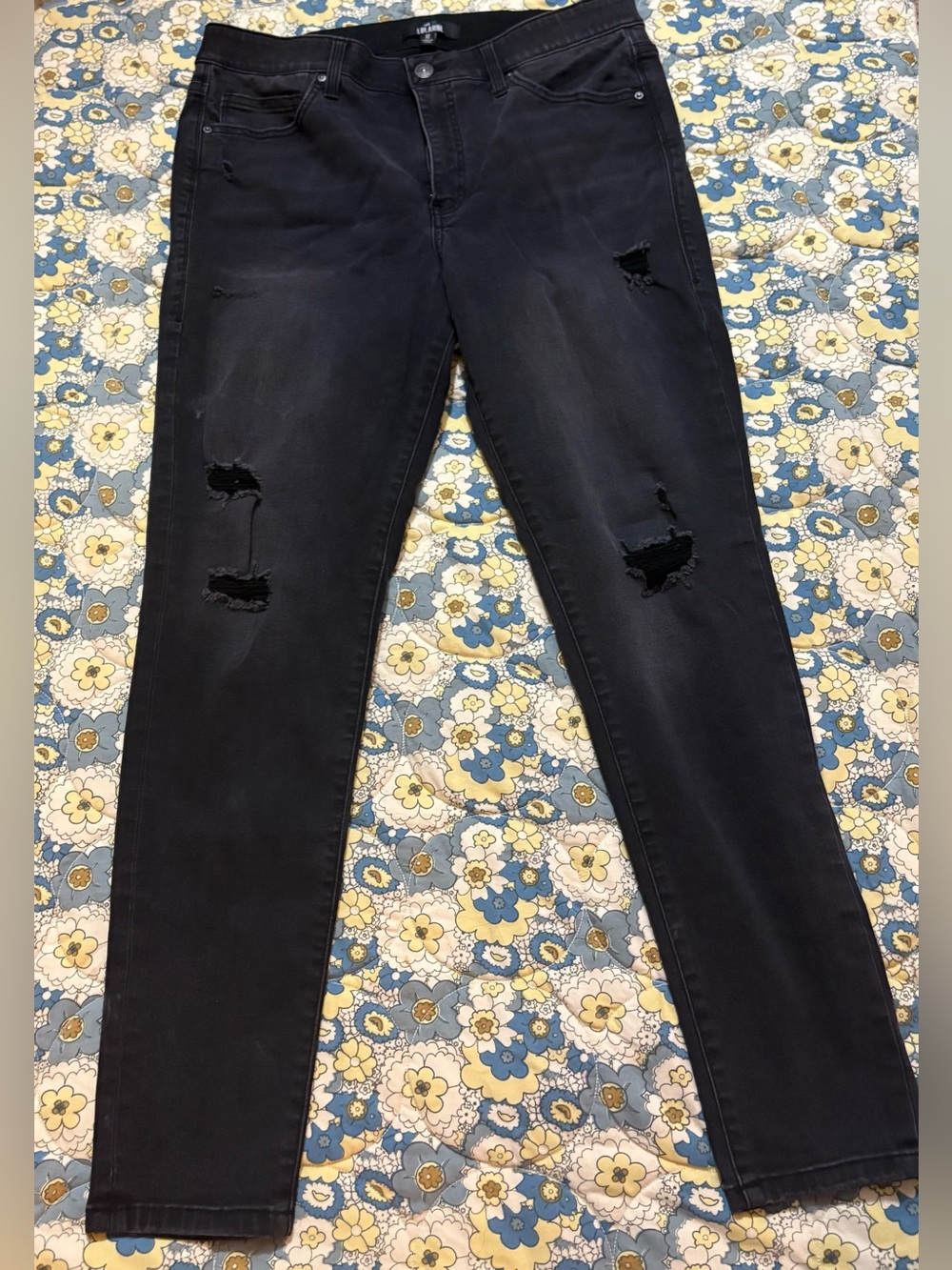 LuLaRoe women’s size 32 Black Distressed Skinny Jeans